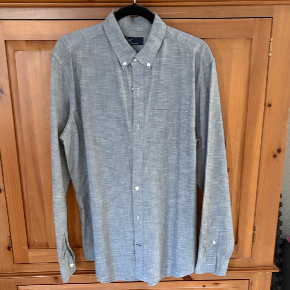 GAP Men's Gray Casual Button-Down Shirt